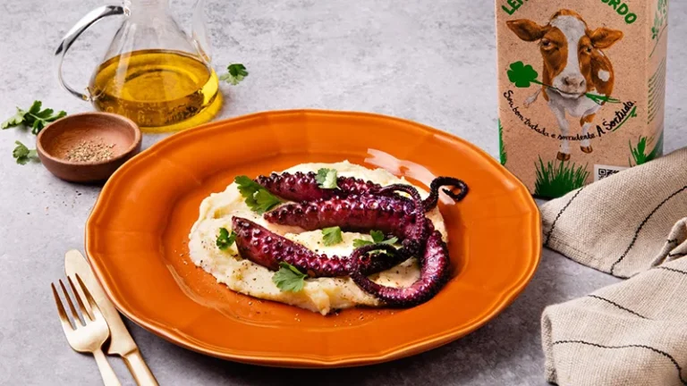 polvo-a-lagareiro-no-forno-com-pure-puré-de-batata